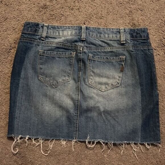 1822 Denim Mini Skirt with frayed hem - Picture 6 of 8